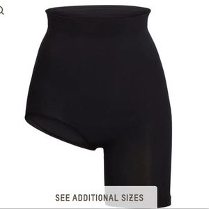 SKIMS Solution Short #2 (Onyx)